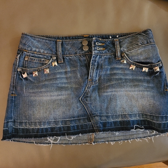 Lot (4) Denim Skirts - Juniors (sizes 1, 3, & 5/6) - Picture 3 of 9